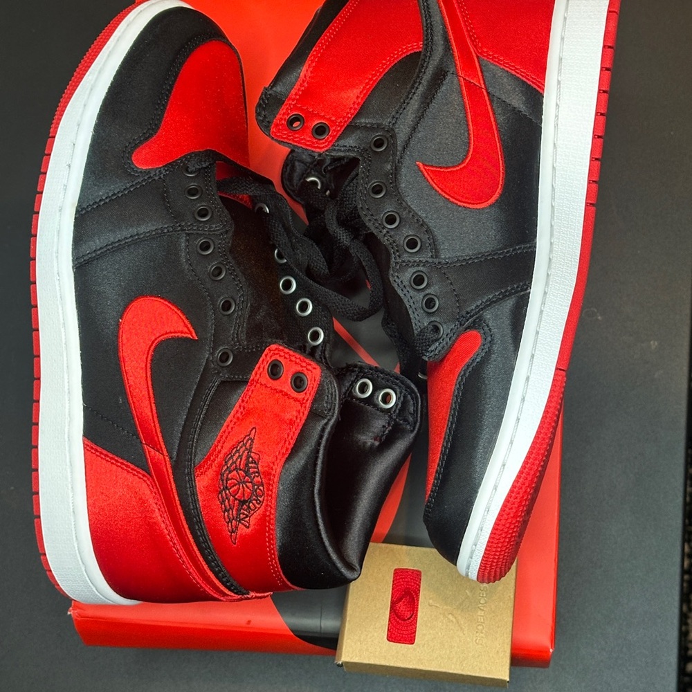 NIKE Air Jordan 1 Retro High OG SE
'Satin Banned' 2016